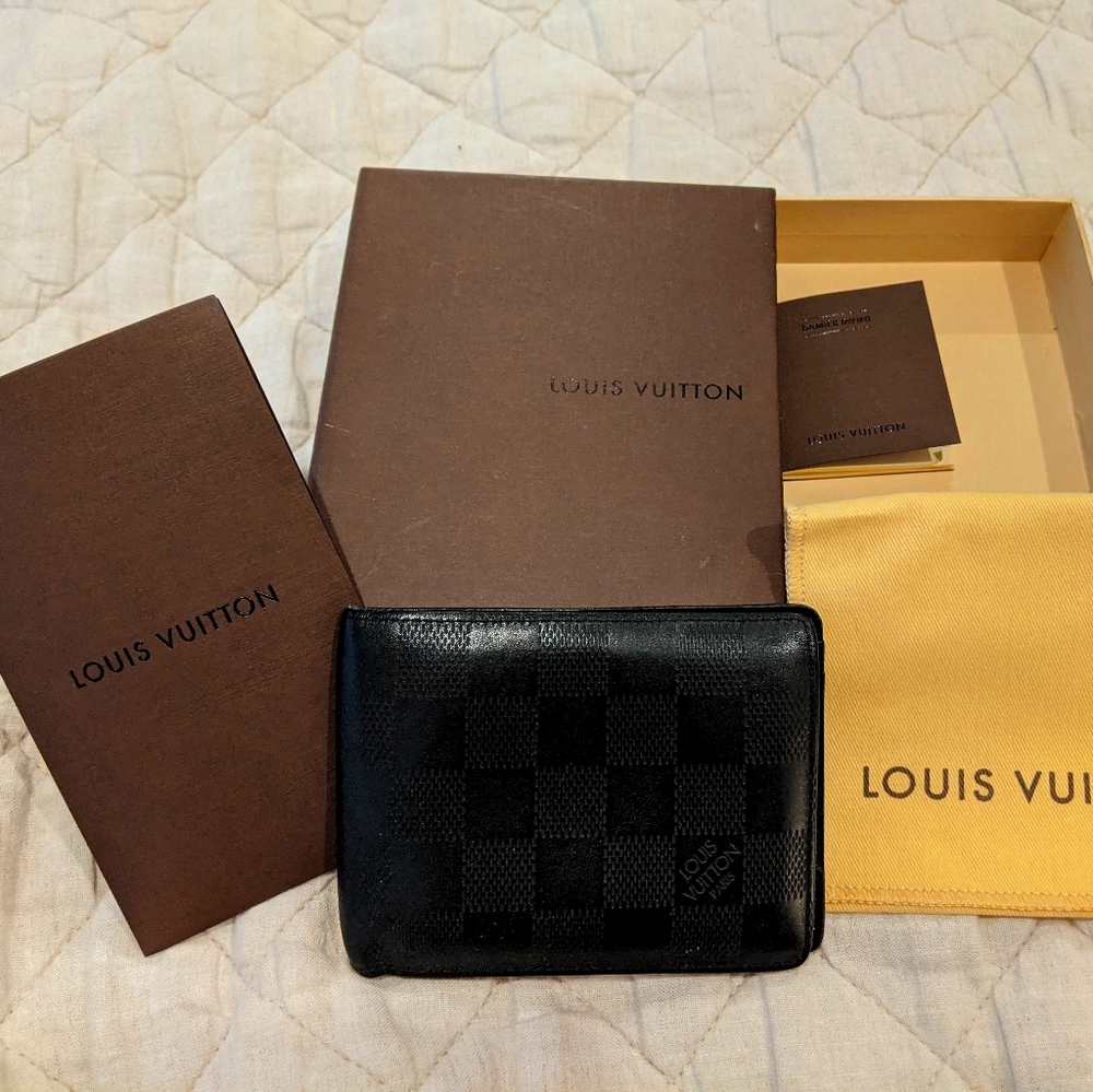 Louis Vuitton Men's Infiniti Onyx Wallet